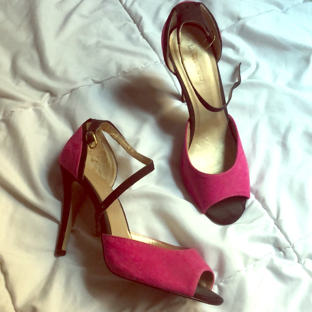 Le Château pink and black open toe shoes